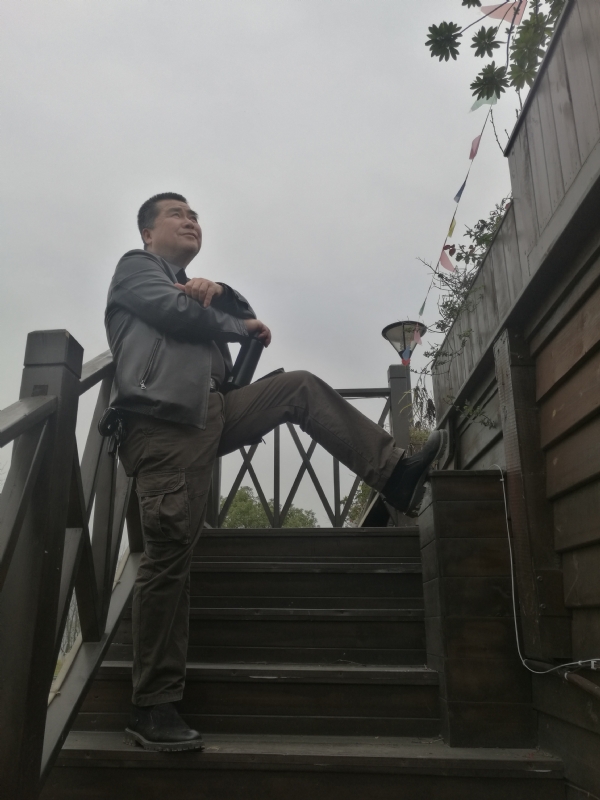 孤单背影的第一张照片--光泽相亲网