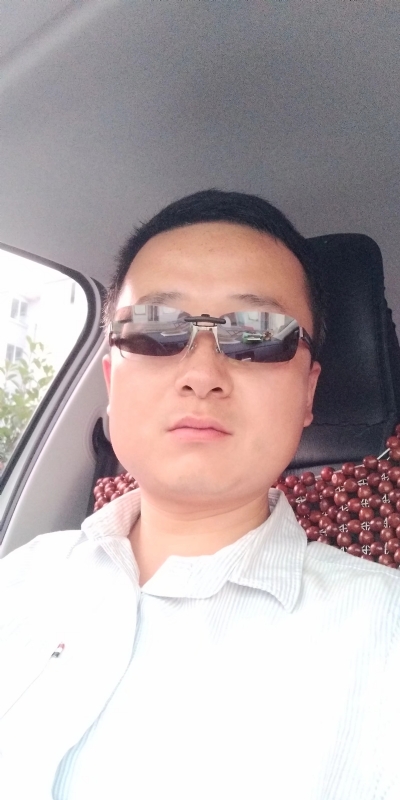 痛苦的单身狗的第二张照片--光泽相亲网
