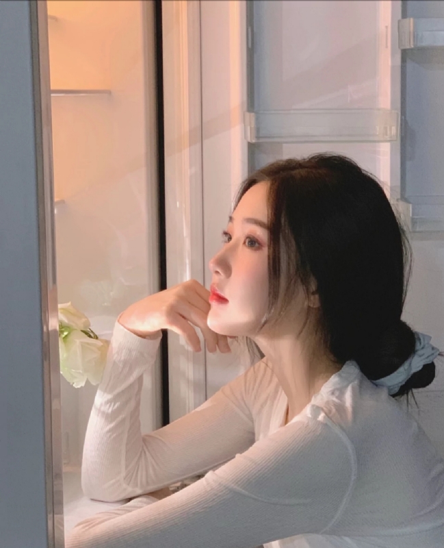 風吹過臉頰的第一张照片--光泽相亲网