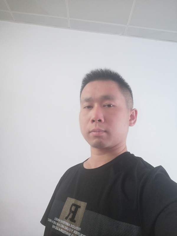 孤独的狼的第一张照片--光泽相亲网