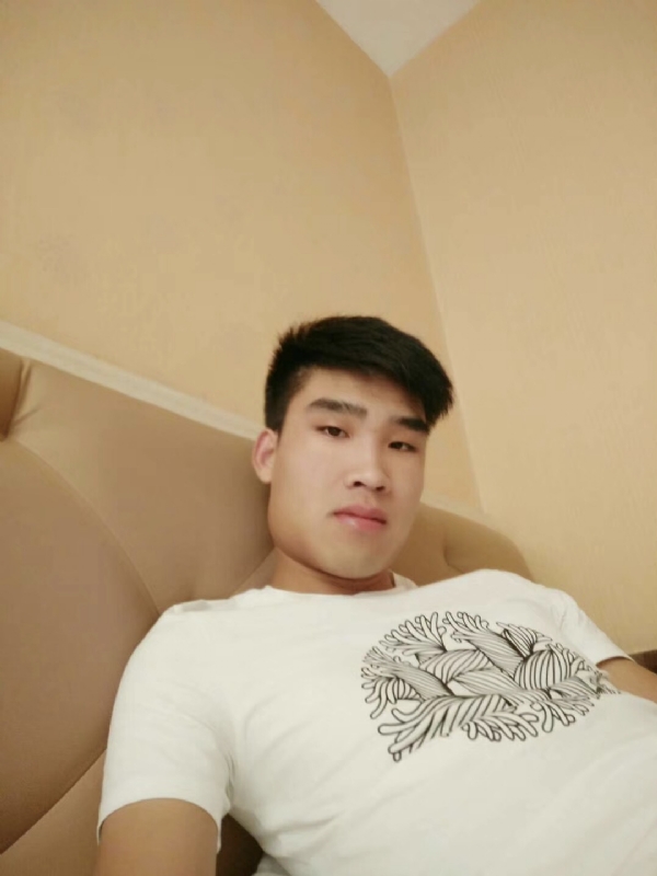 谁不曾孤单上路的第一张照片--光泽相亲网