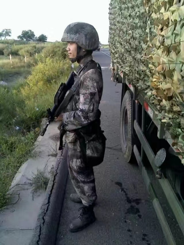 搬砖中的第一张照片--光泽相亲网