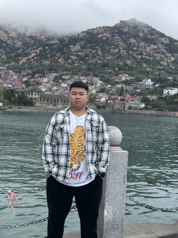 谨慎的第一张照片--光泽相亲网