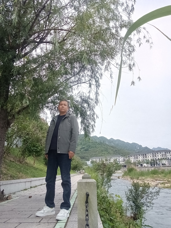 飞雪飘零的第一张照片--光泽相亲网