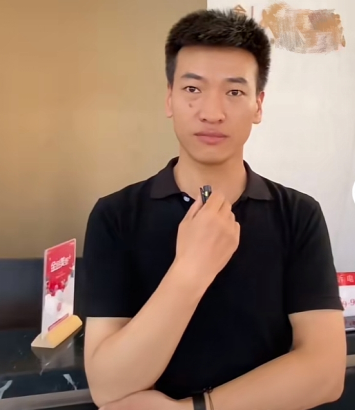 一杯梁白开的第一张照片--光泽相亲网
