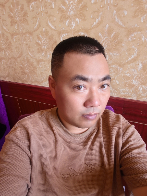 擦亮眼睛向前看的第一张照片--光泽相亲网